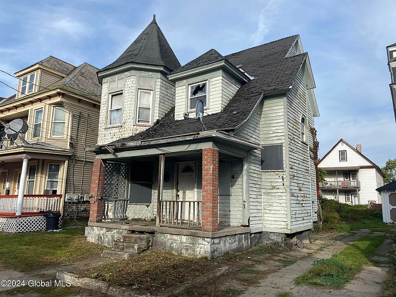2nd image of 27 Robinson Street