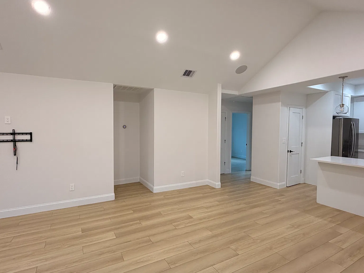 2 bed, 1.5 bath, 950 sqft, $1,650 — Photo 3