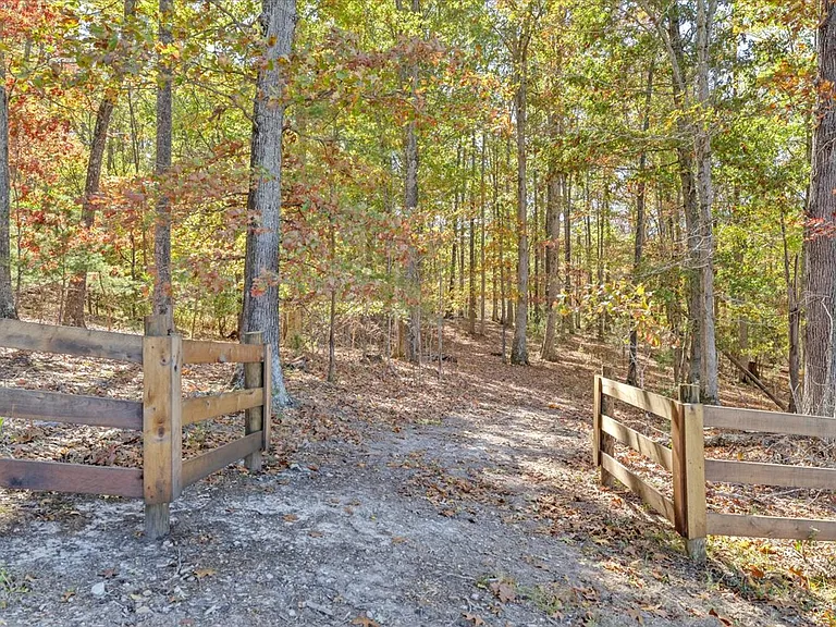 1180 Longfield Rd — Photo 45