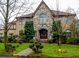 12 Poe Ct, Staten Island, NY