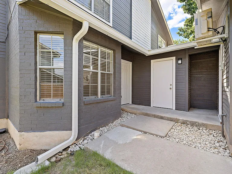 2009 Kirksey Dr #A — Photo 32