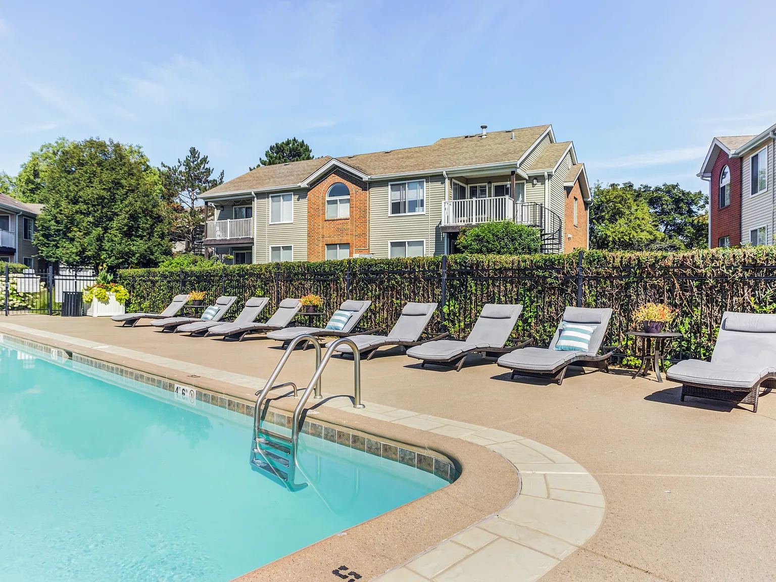 Ashford at Geneva — Photo 3