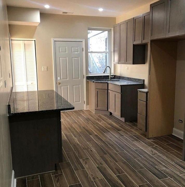 1st image of 915 N Hamlin Ave #1