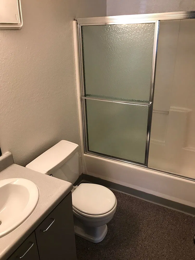 Regents Court Apartments — Photo 4