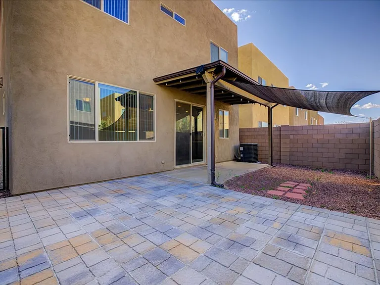 241 E Imperial Ct — Photo 31