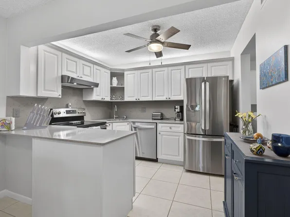 301 Pine Ridge Circle #B-2, Greenacres, FL 33463