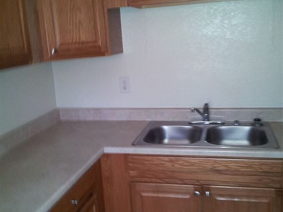 5th image of 806 E Carol Ave