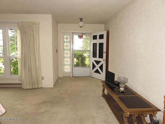 5th image of 23994 Redfield St