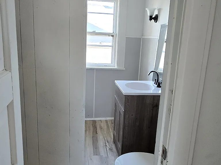 113 W Division St #3 — Photo 6