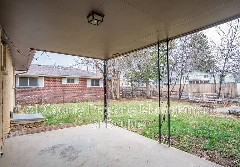 1117 Vivian St — Photo 24