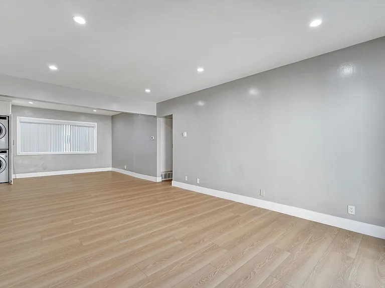 2040 S Sherbourne Dr — Photo 9