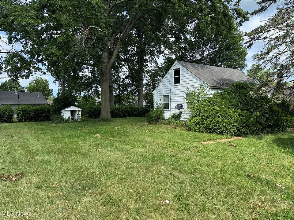 2nd image of 208 Overlook Rd