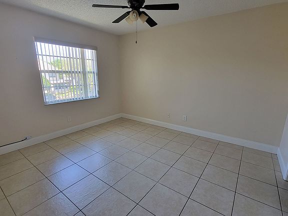 5th image of 833 Orchid Springs Dr