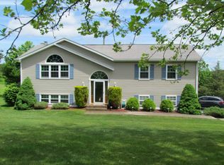 28 Rainbow Crst, Hopewell Junction, NY 12533