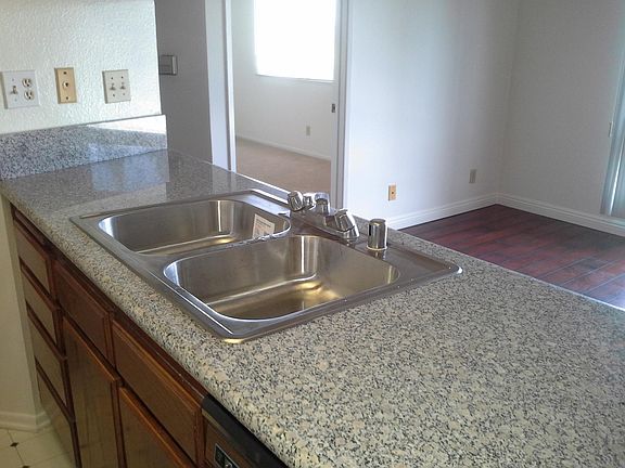 5th image of 10865 Bluffside Dr
