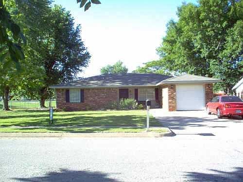 1st image of 704 Willis Dr