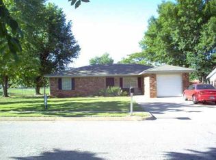 704 Willis Dr, Noble, OK 73068