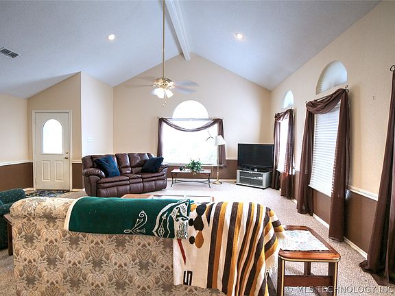 2nd image of 6786 Red Oak Dr