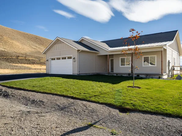107 Billings Ct, Bellevue, ID 83313