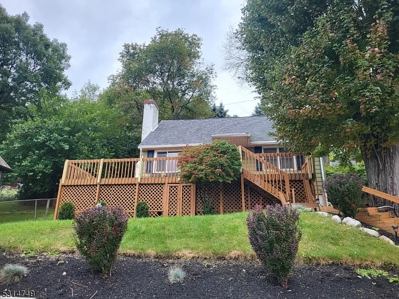 3 bed, 1.5 bath, 1152 sqft, $3,700 — Photo 3