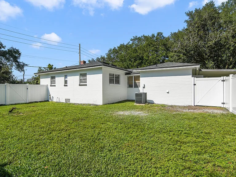 2201 Hand Blvd — Photo 21