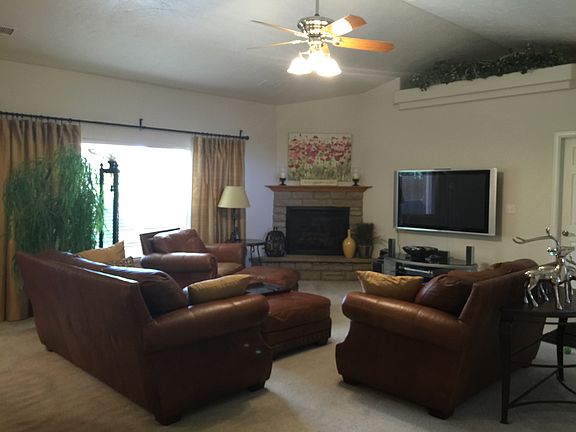 Living Room w/gas fire place