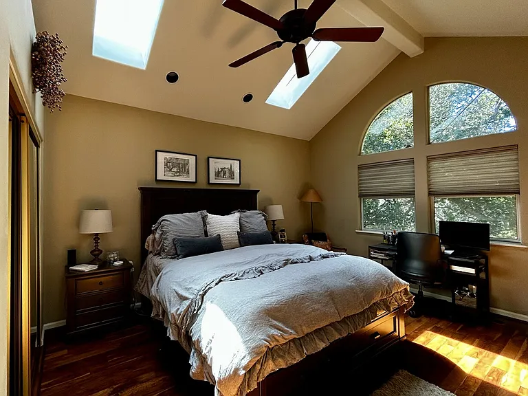 Oakwood Cir — Photo 16