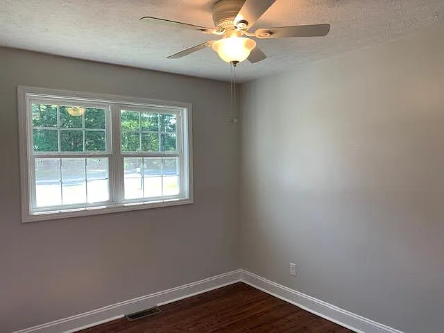 1420 Central Dr — Photo 14