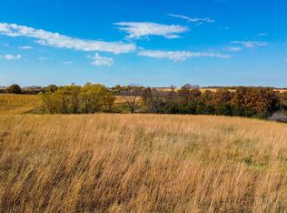 1 Hogback Bridge Rd, Earlham, IA 50072