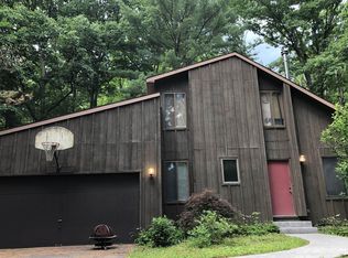 11 Chaundry Ln, Averill Park, NY 12018