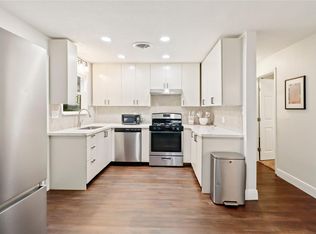 916 N Chenango St, Angleton, TX 77515