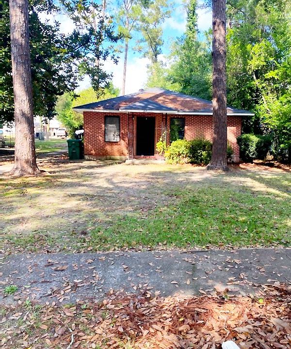 2nd image of 817 Rosedale Ave