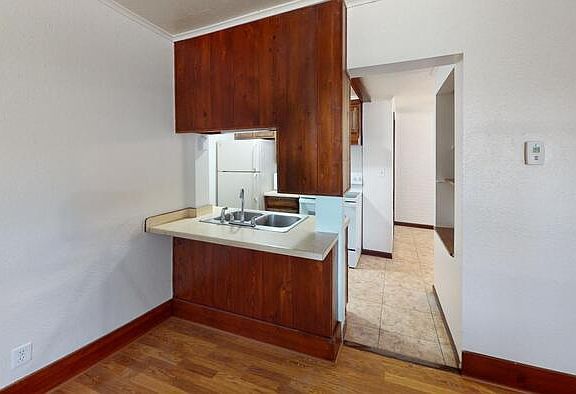 2nd image of 302 4th St NE