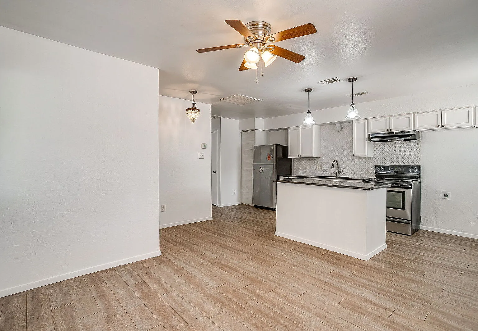 2 bed, 1.0 bath, 700 sqft, $1,350 — Photo 4