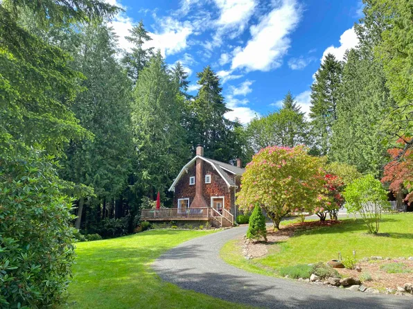 7453 NE Day Rd W, Bainbridge Island, WA 98110