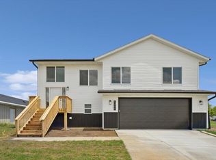 1416 Duncan Dr, Muscatine, IA 52761