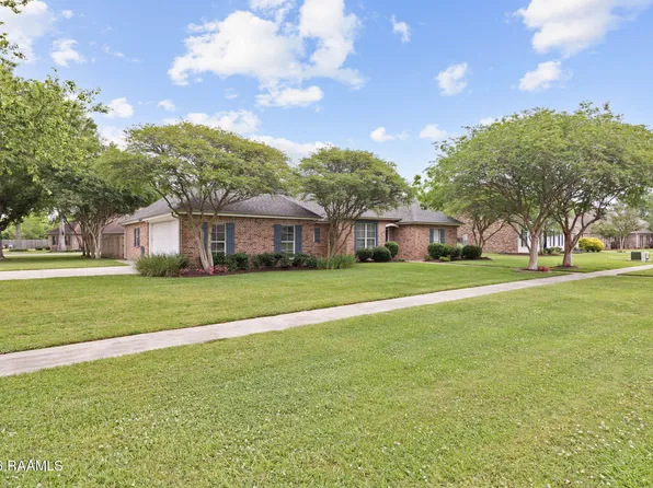 1028 Woodridge Dr, Breaux Bridge, LA 70517