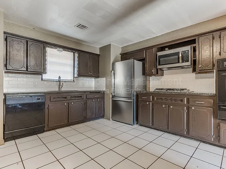 4008 SE 47th St — Photo 10