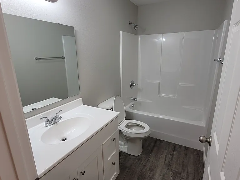 Creekside Apartments — Photo 30