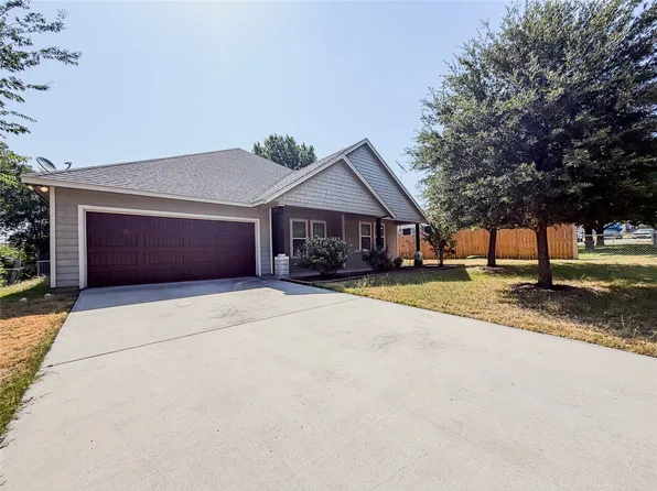 402 N Trinity St, Decatur, TX 76234