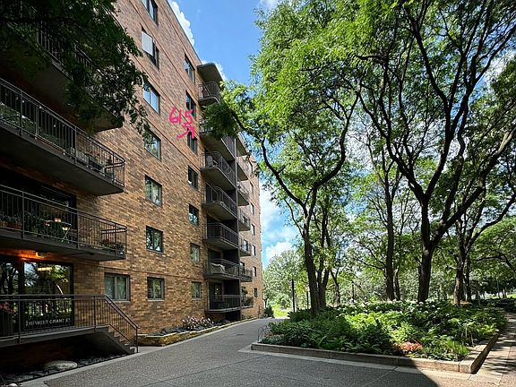 2nd image of 210 W Grant St APT 615
