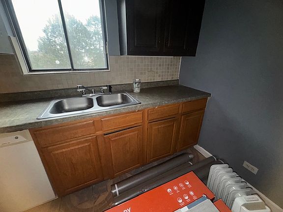 2nd image of 4041 Jennifer Ln Unit 3B