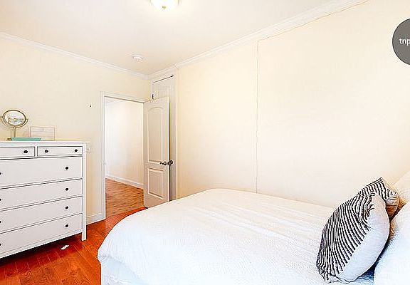 5th image of 301 E 85th St APT 17