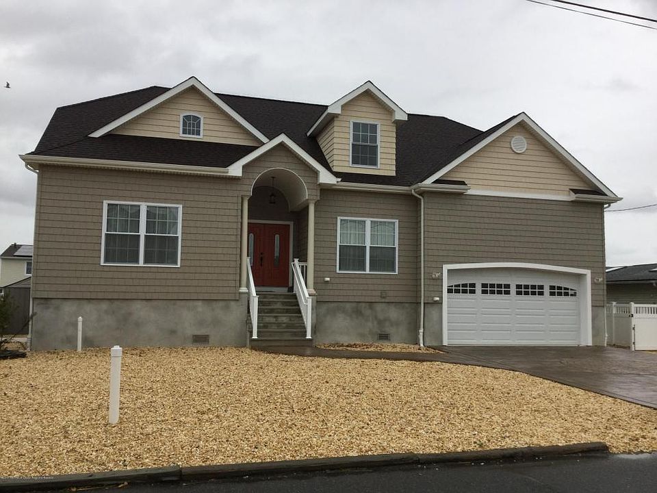 2nd image of 806 Anchor Dr