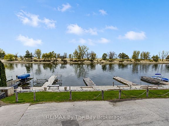 4th image of 216 River Rd E #1