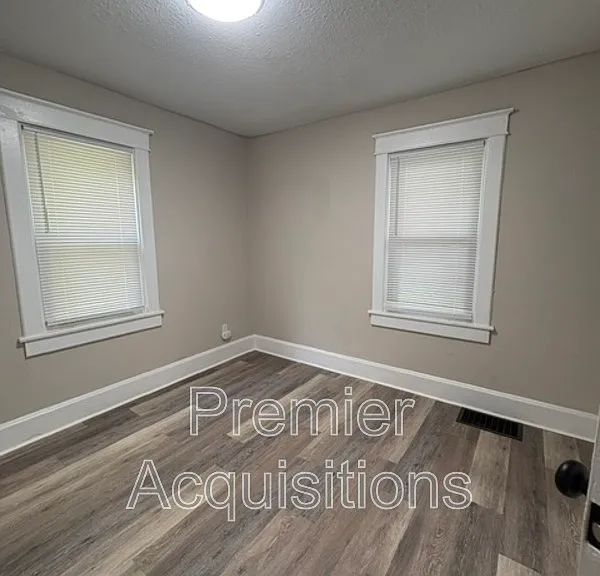3318 Fernwood Ave — Photo 9