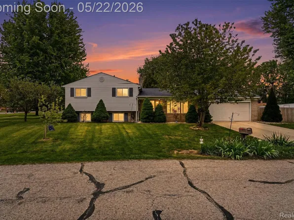 4821 Shelbyshire Dr, Shelby Township, MI 48316