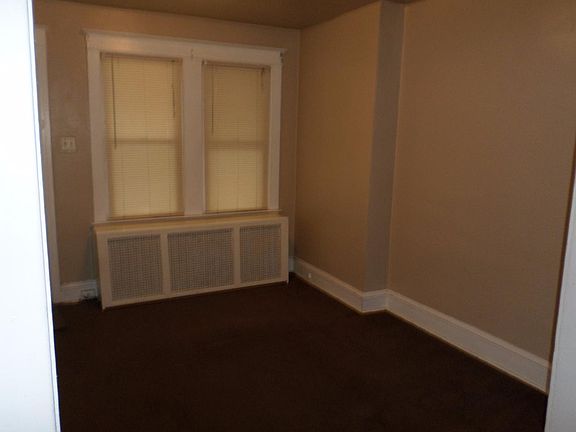 3rd image of 606A Pembroke Ave