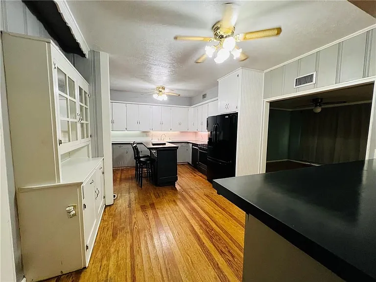 629 W Henrietta Ave — Photo 14