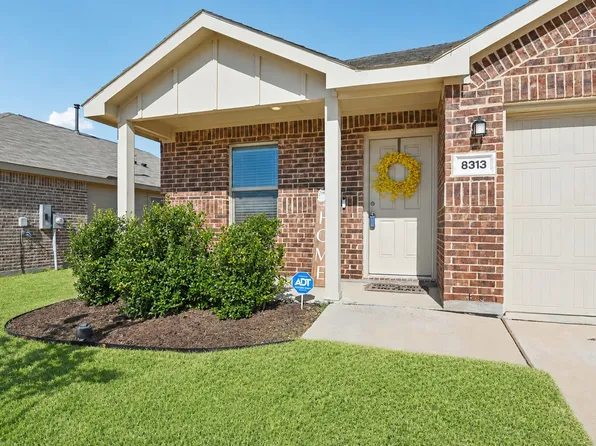 8313 Grand Oak Rd, Fort Worth, TX 76123